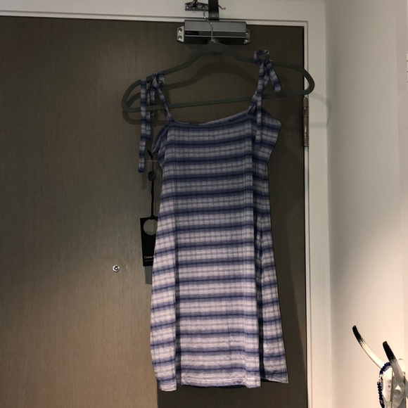 Summer dresses - Picture 3 of 7